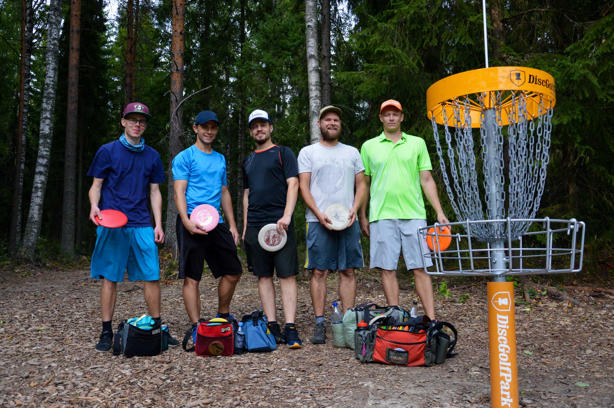 frisbeegolf_joukkuekuva_copy.jpg